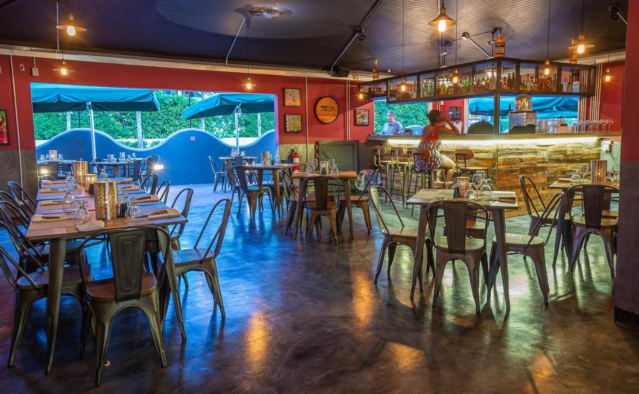 Готель Courtyard By Marriott Bridgetown, Barbados Екстер'єр фото