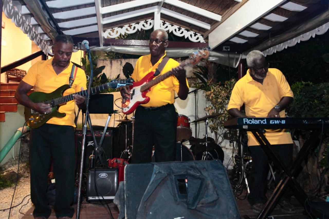 Готель Courtyard By Marriott Bridgetown, Barbados Екстер'єр фото