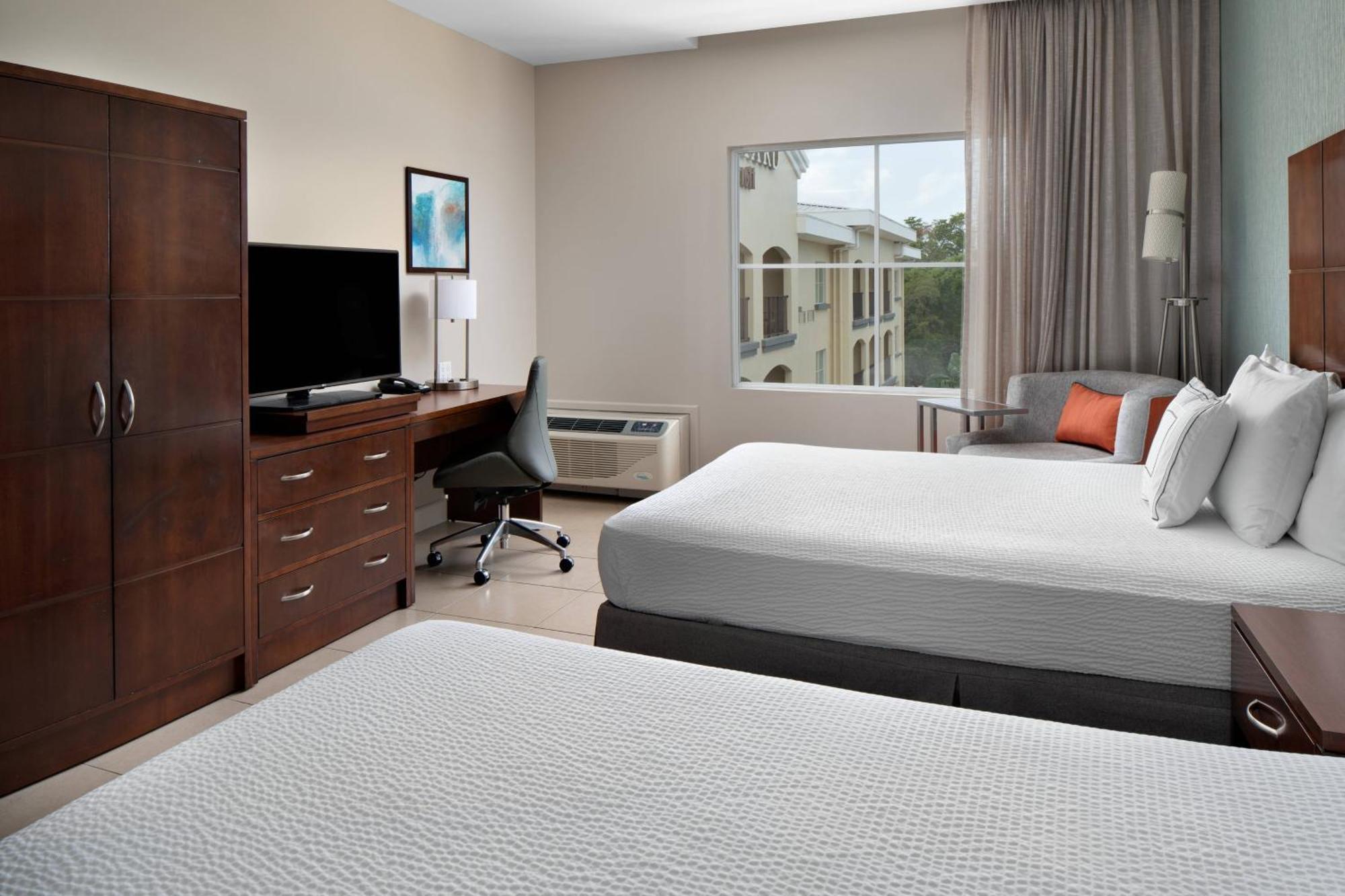 Готель Courtyard By Marriott Bridgetown, Barbados Екстер'єр фото