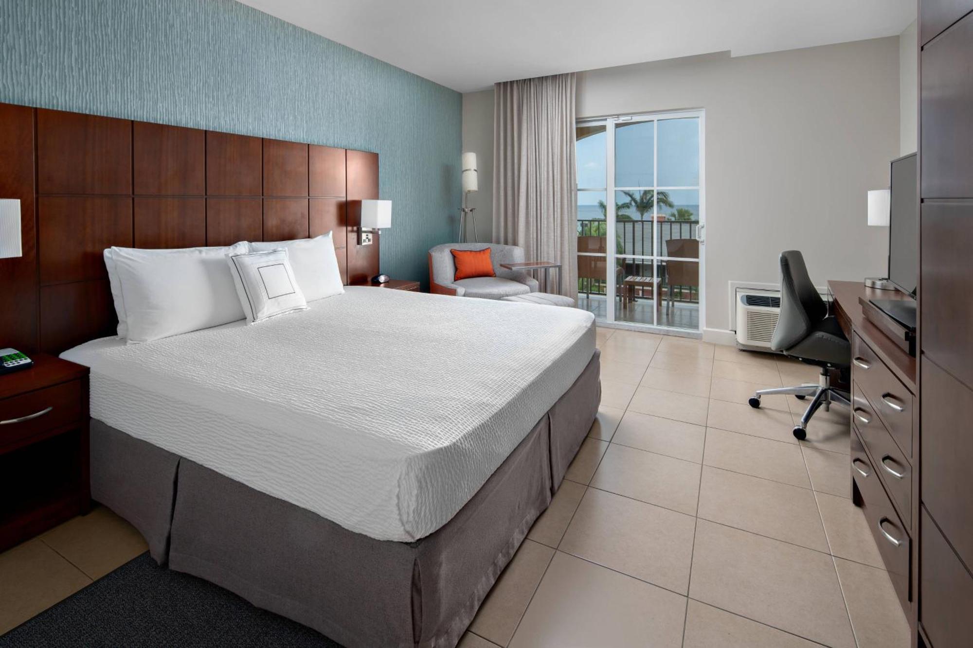 Готель Courtyard By Marriott Bridgetown, Barbados Екстер'єр фото