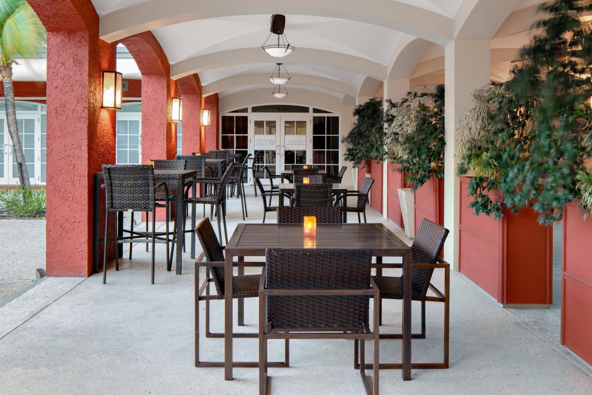 Готель Courtyard By Marriott Bridgetown, Barbados Екстер'єр фото