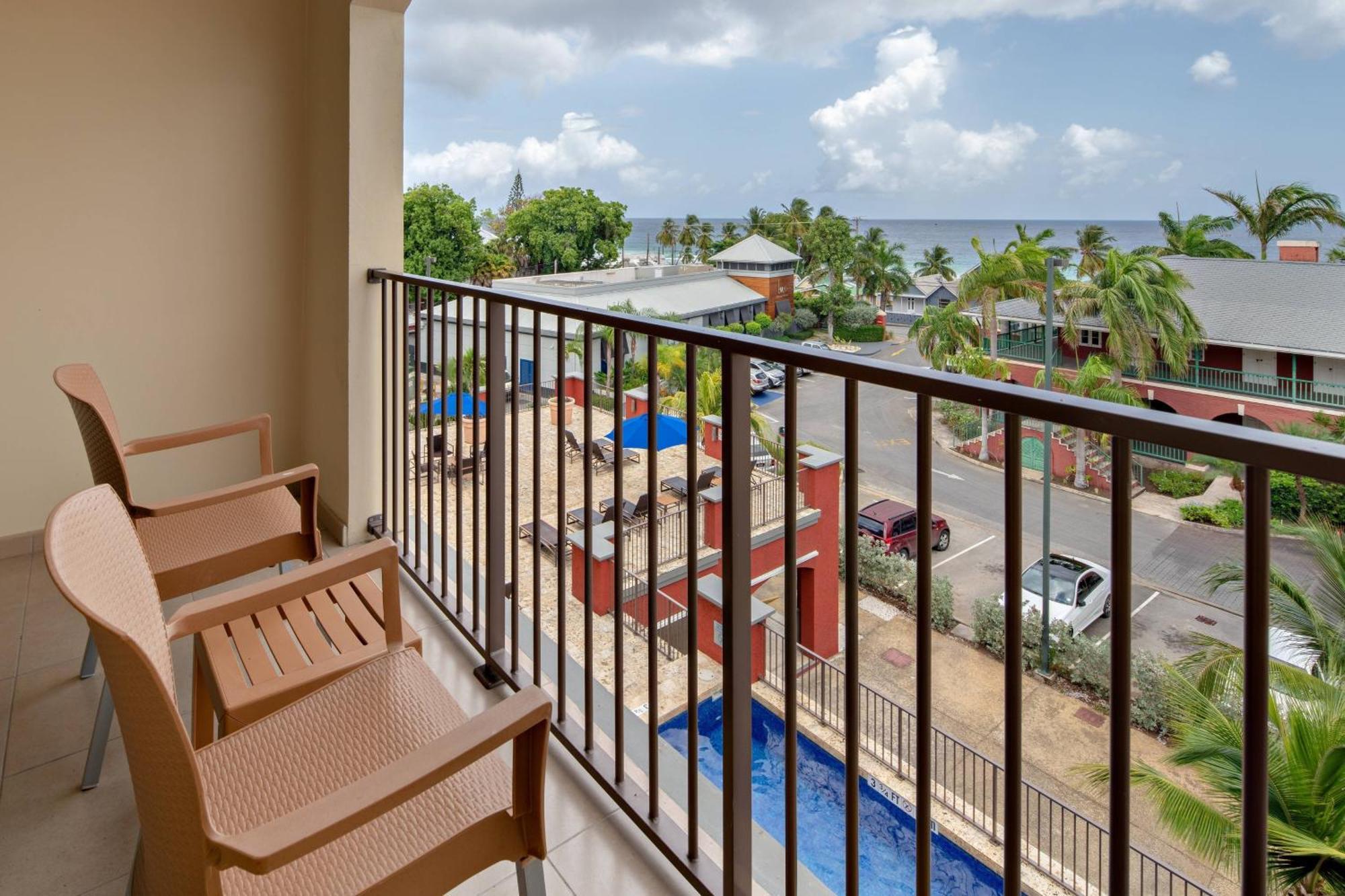 Готель Courtyard By Marriott Bridgetown, Barbados Екстер'єр фото