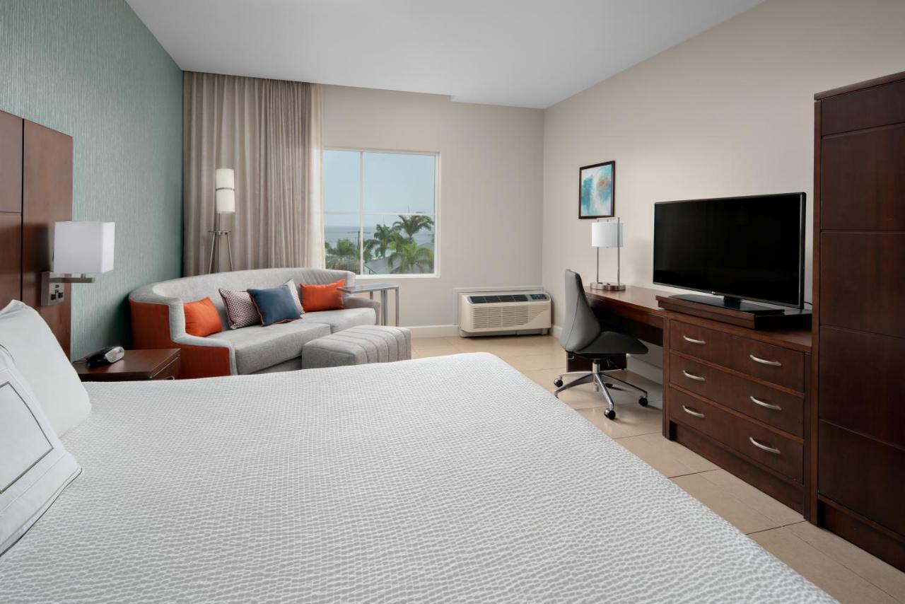 Готель Courtyard By Marriott Bridgetown, Barbados Екстер'єр фото
